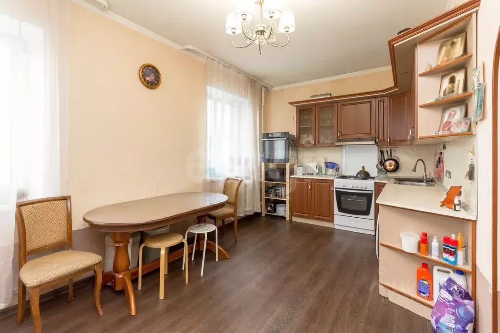 Дом в Тюменская область, Тюмень Актюбинская ул. (236 м) - Фото 1