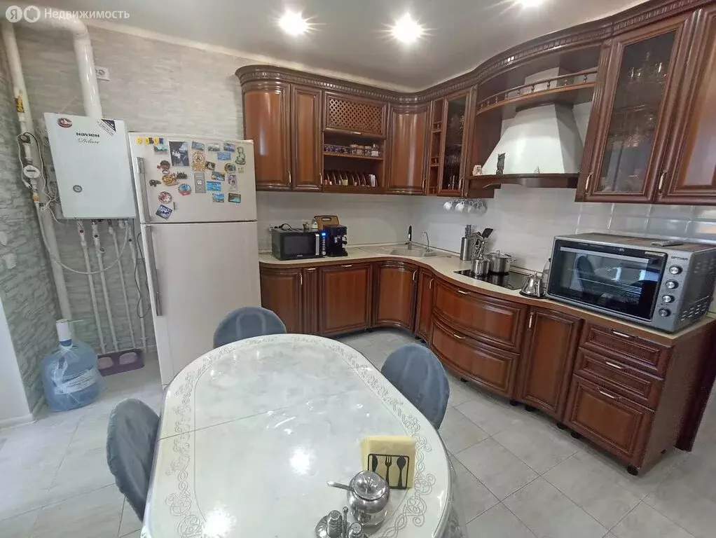 2-комнатная квартира: Астрахань, улица Ахшарумова, 27А (69 м) - Фото 0