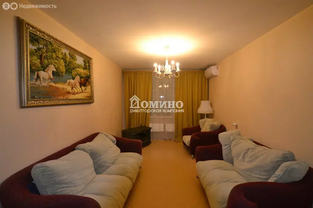 3-комнатная квартира: Тюмень, улица Красных Зорь, 2 (67 м) - Фото 1