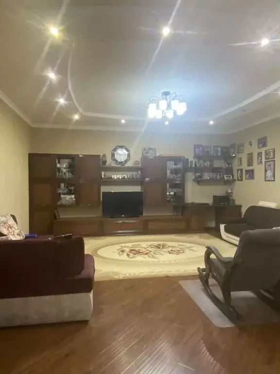 Дом в Краснодарский край, Ленинградская ст-ца ул. Ленина (283 м) - Фото 1