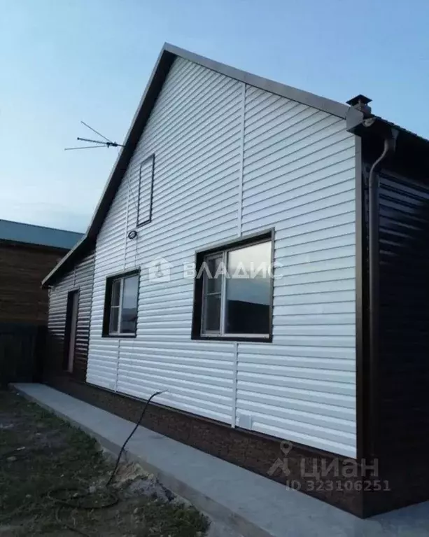 Дом в Бурятия, Улан-Удэ ул. Антонова, 73 (90 м) - Фото 2