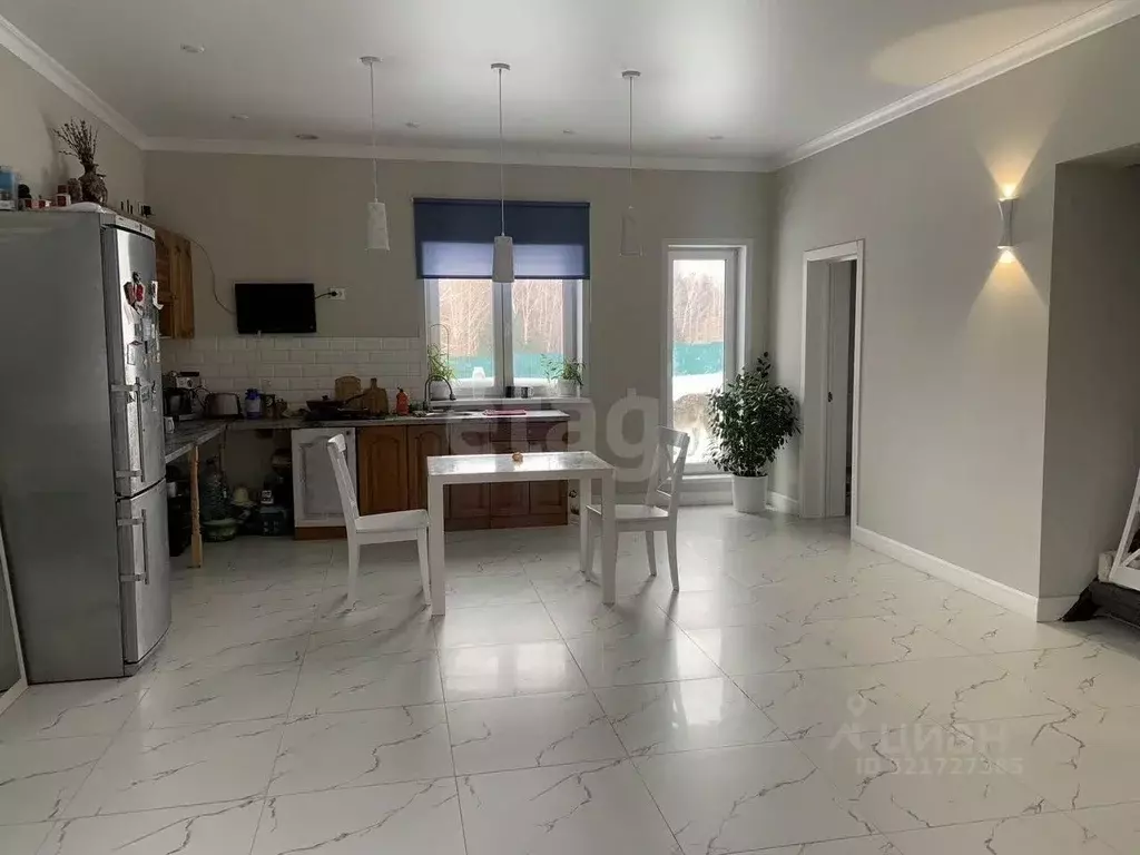 Дом в Красноярский край, Красноярск городской округ, пос. Минино ул. ... - Фото 1