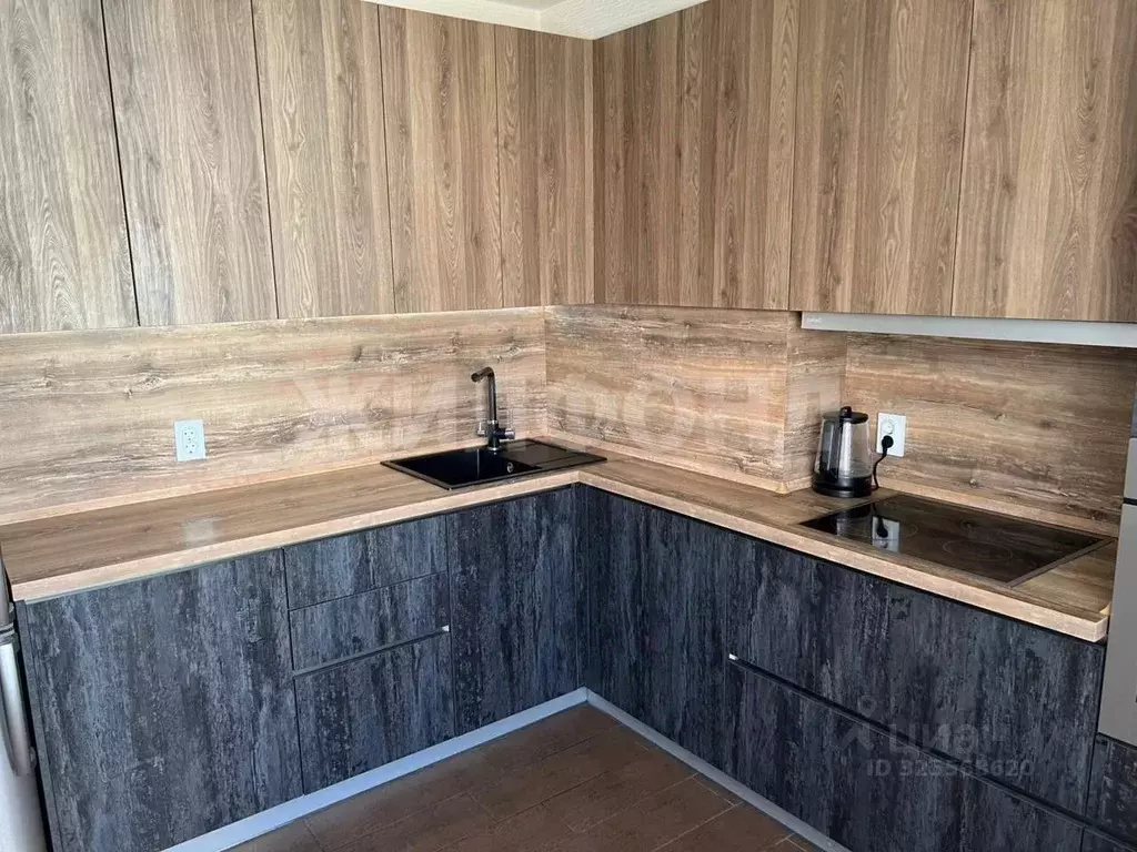 3-к кв. Новосибирская область, Новосибирск ул. Николая Сотникова, 1 ... - Фото 1