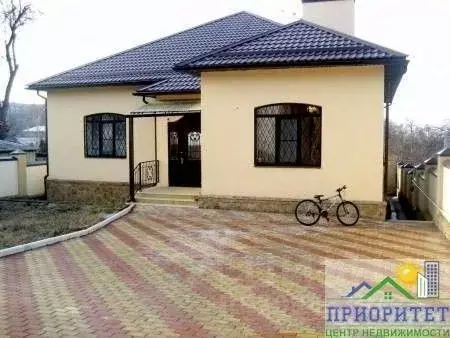 Дом в Ставропольский край, Кисловодск ул. Щербакова (300 м) - Фото 1