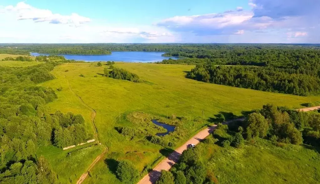 Участок в Ленинградская область, Подпорожское городское поселение, д. ... - Фото 1