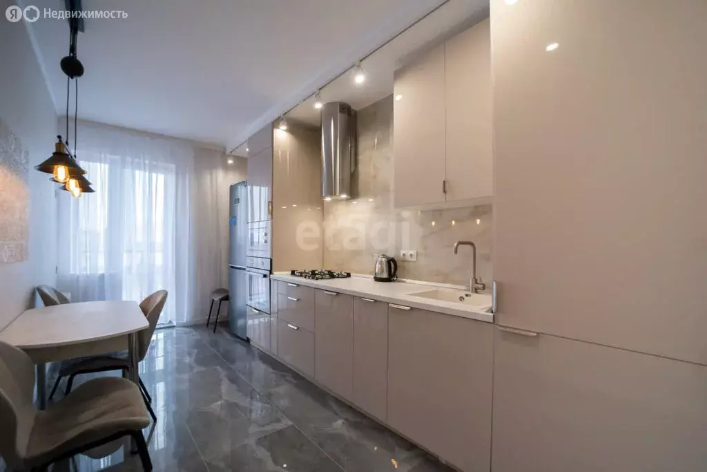 2-комнатная квартира: Калининград, Орудийная улица, 38В (70 м) - Фото 1