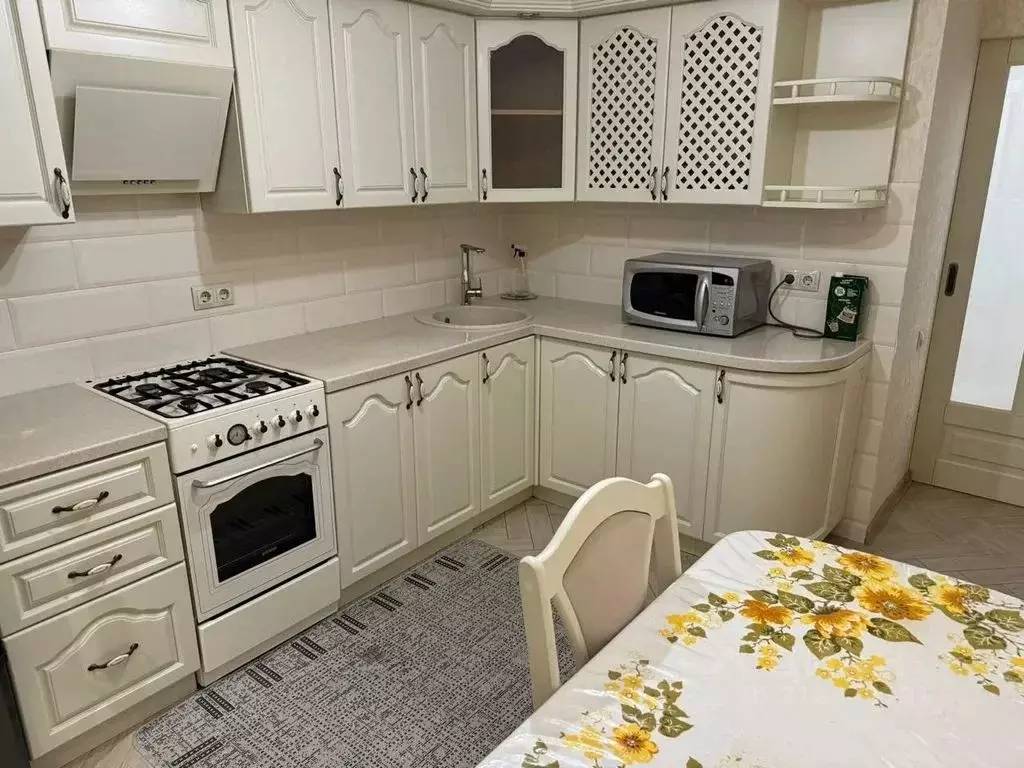 2-к кв. Карачаево-Черкесия, Черкесск ул. Космонавтов, 33 (58.0 м) - Фото 1