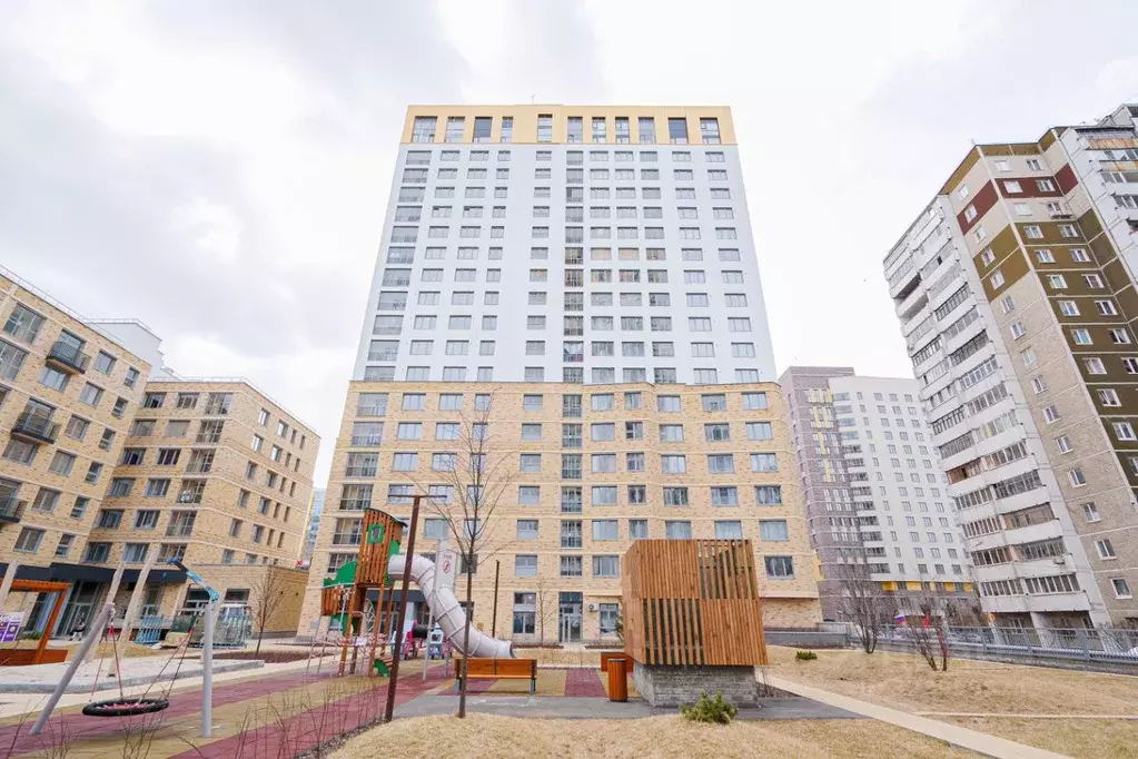 3-к кв. Свердловская область, Екатеринбург ул. Кузнецова, 9/2 (121.2 ... - Фото 1