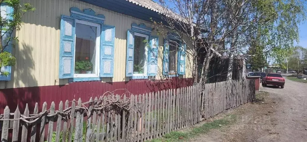 Дом в Хакасия, Абакан Алтайская ул. (79 м) - Фото 0