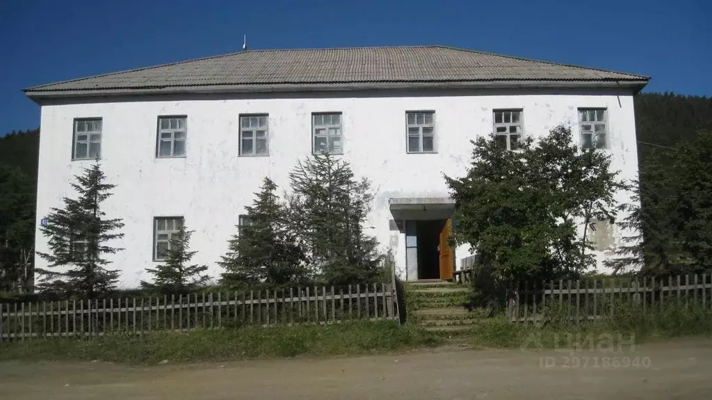 Помещение свободного назначения в Хабаровский край, с. Аян ул. ... - Фото 1
