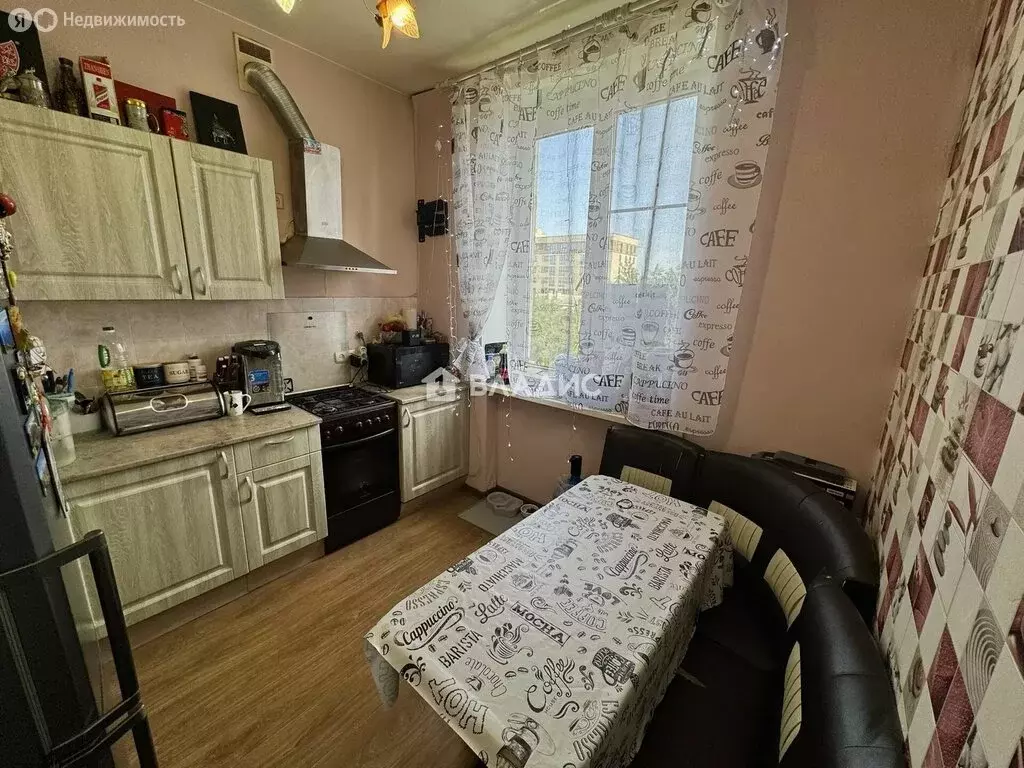 3-комнатная квартира: Волгоград, улица Шурухина, 32 (78.4 м) - Фото 1