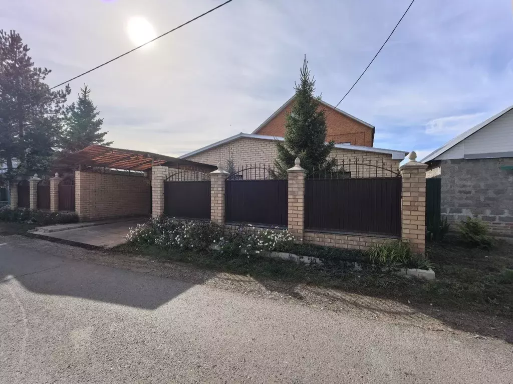 Дом в Оренбургская область, Оренбургский район, с. Подгородняя ... - Фото 0