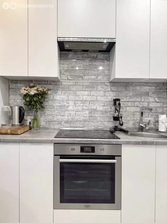 3-комнатная квартира: Киров, улица Архитектора Валерия Зянкина, 7к1 ... - Фото 2