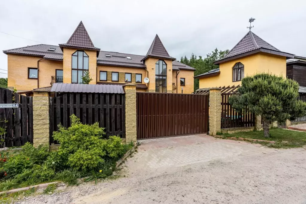 Дом в Ленинградская область, Всеволожск Петровская ул., 20 (290 м) - Фото 0