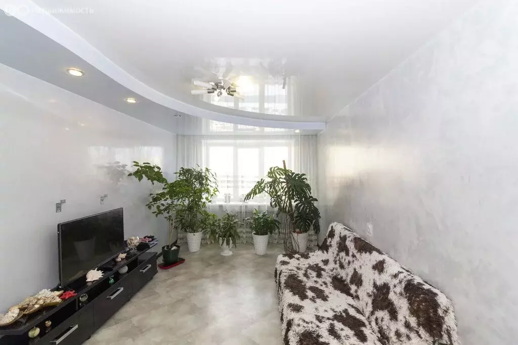 3-комнатная квартира: Тюмень, улица Николая Чаплина, 121 (67 м) - Фото 0