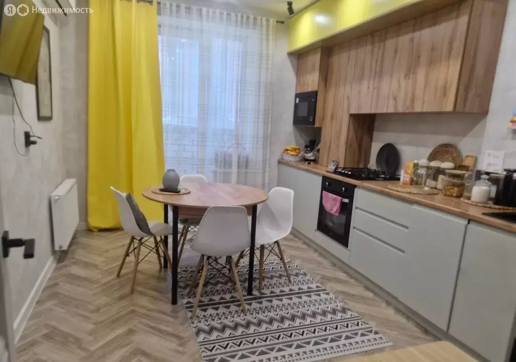 3-комнатная квартира: Волгоград, улица 70-летия Победы, 20 (61.3 м) - Фото 2