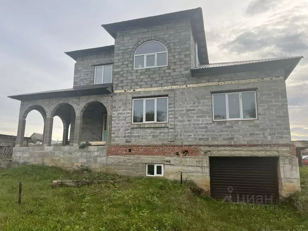 Дом в Башкортостан, Мечетлинский район, с. Большеустьикинское ул. ... - Фото 1