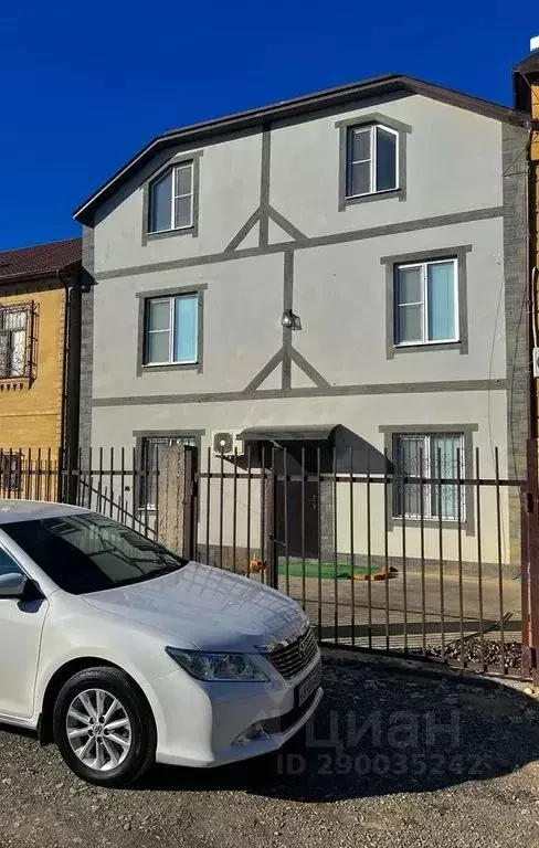Дом в Дагестан, Махачкала Караман-7 мкр, ул. Кандаурова, 2 (240 м) - Фото 0