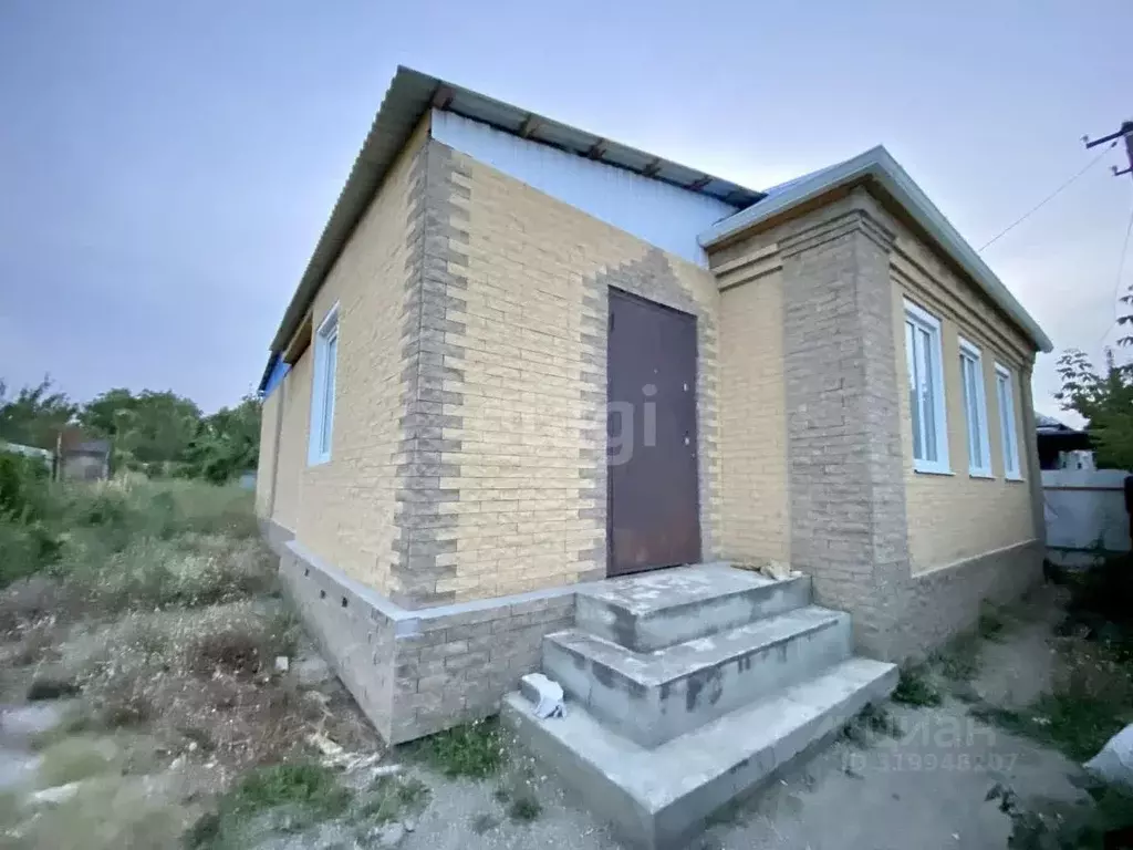 Дом в Ставропольский край, с. Кочубеевское ул. Комарова, 3 (120 м) - Фото 0