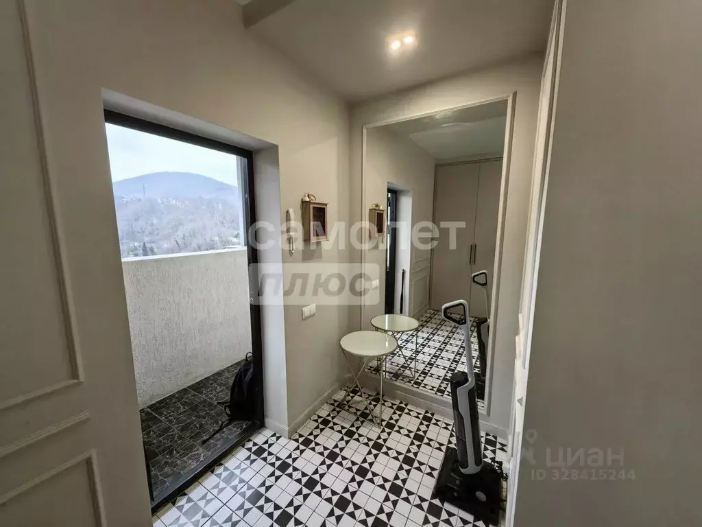 3-к кв. Краснодарский край, Туапсе ул. Калараша, 29 (117.2 м) - Фото 1