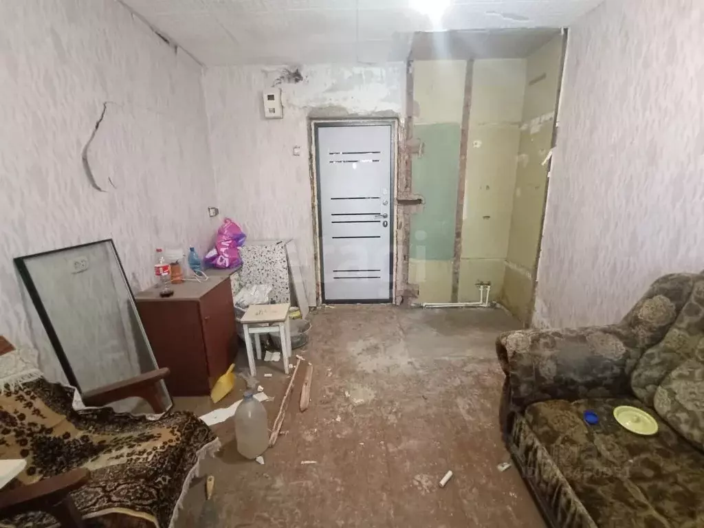 1-к кв. Кемеровская область, Юрга ул. Никитина, 28 (12.4 м) - Фото 1