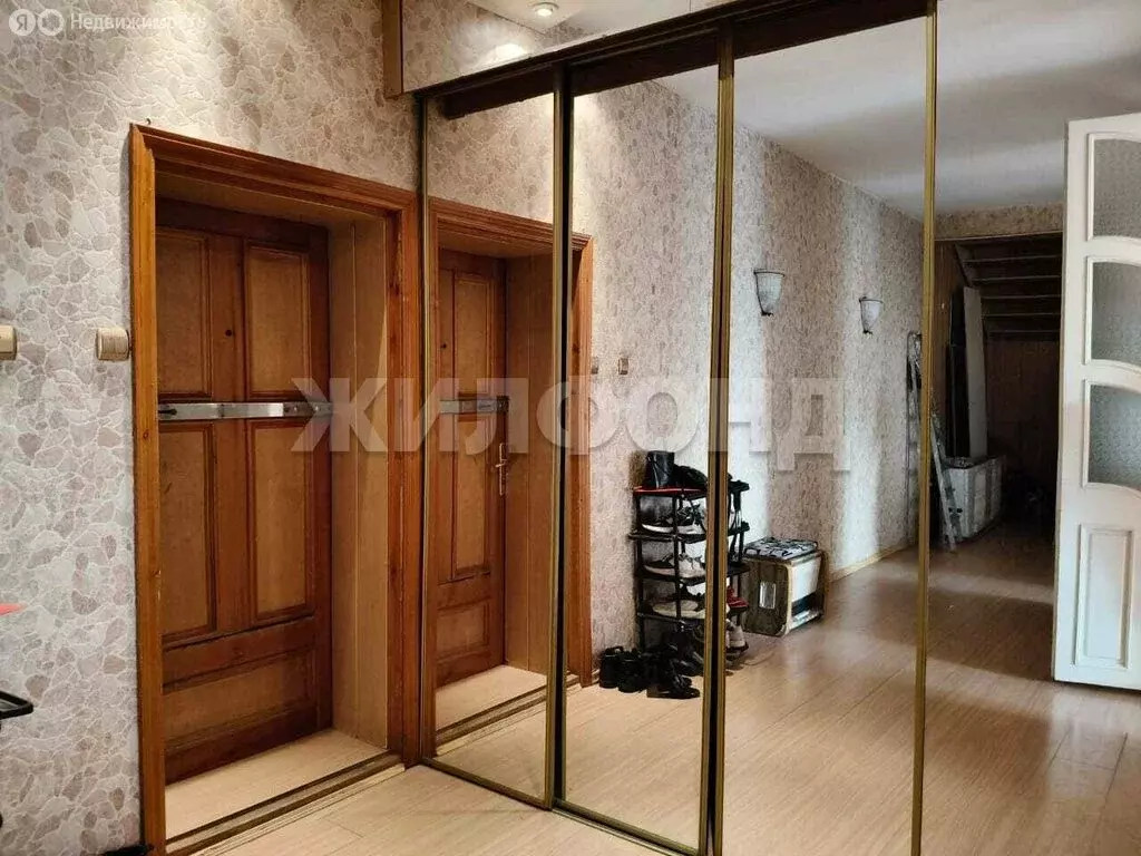 5-комнатная квартира: Абакан, улица Чертыгашева, 126 (164 м) - Фото 1