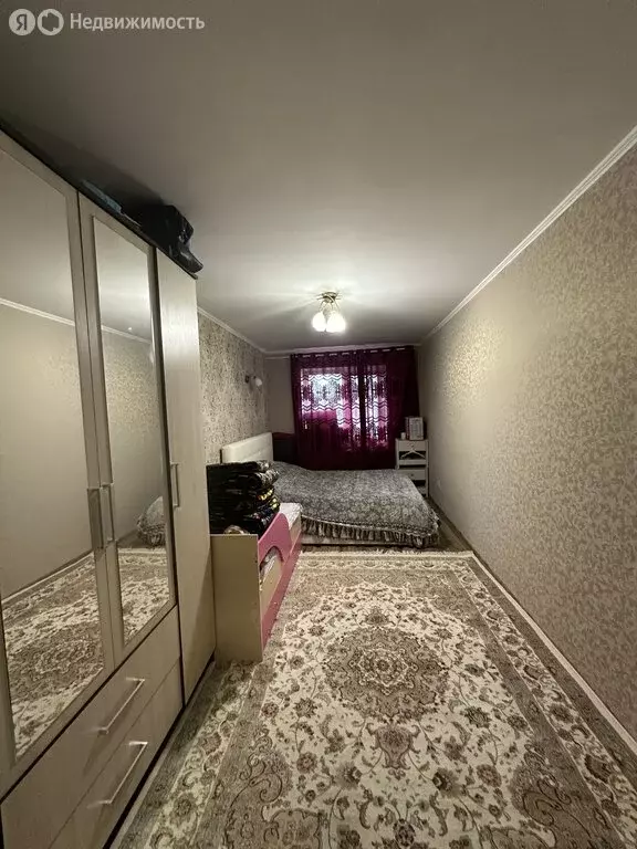 3-комнатная квартира: Омск, улица Серова, 22 (59 м) - Фото 1