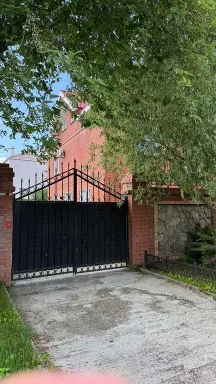 Дом в Свердловская область, Екатеринбург ул. Кленовая, 32 (433 м) - Фото 1