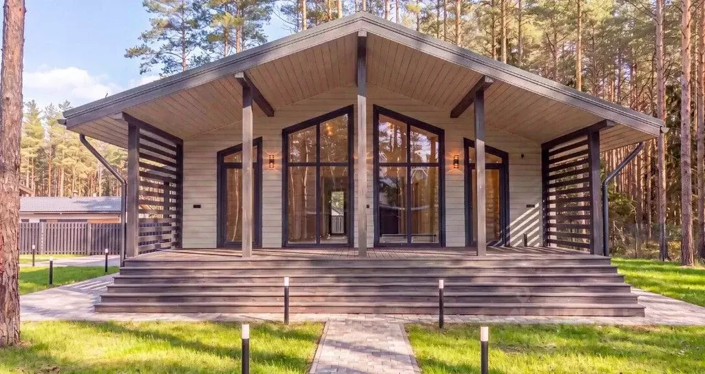 Дом в Ленинградская область, Выборгский район, Рощинское городское ... - Фото 1