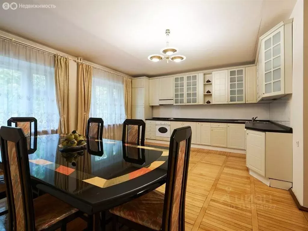 3-комнатная квартира: Кисловодск, улица Жуковского, 36 (164.6 м) - Фото 0