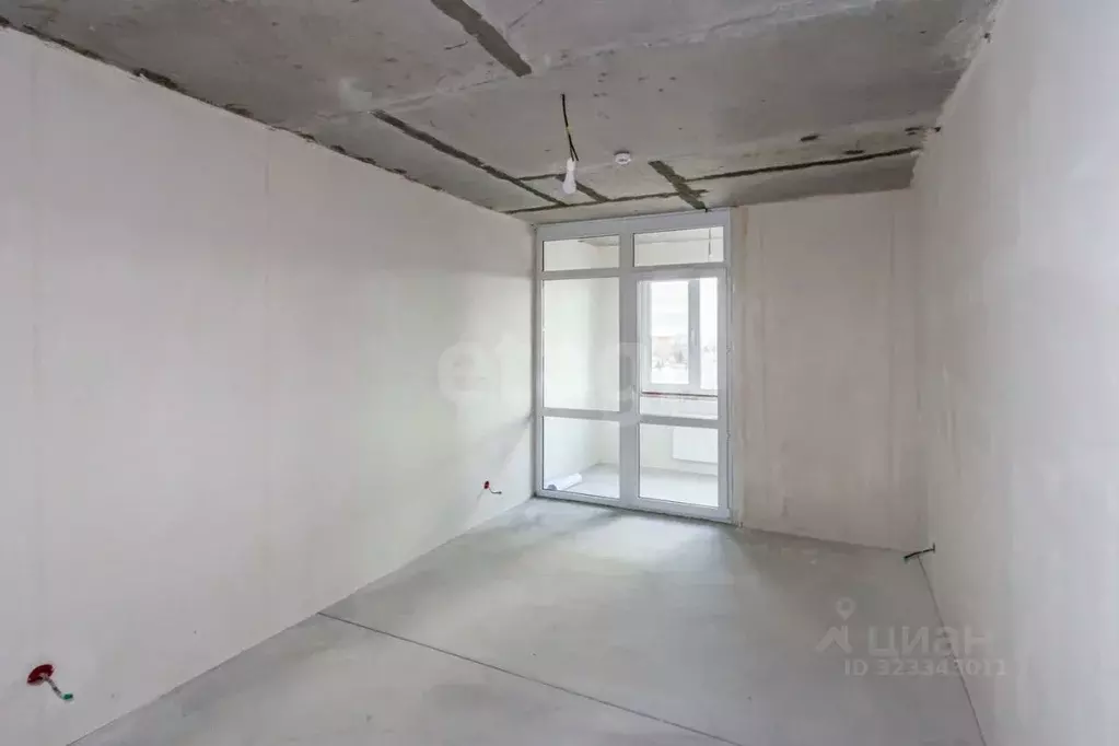 2-к кв. Тюменская область, Тюмень ул. 9 Января, 160к2 (63.8 м) - Фото 1