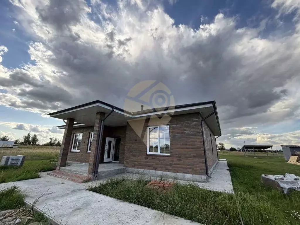 Дом в Белгородская область, Старооскольский городской округ, с. ... - Фото 1