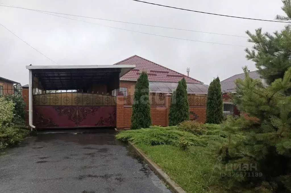 Дом в Белгородская область, Корочанский район, Мелиховское с/пос, с. ... - Фото 1