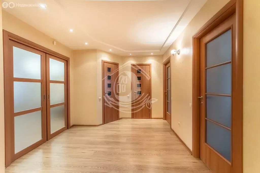 3-комнатная квартира: Барнаул, улица Антона Петрова, 247В (92 м) - Фото 1