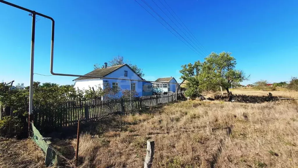 Дом в Крым, Сакский район, Лесновское с/пос, с. Гаршино ул. ... - Фото 1