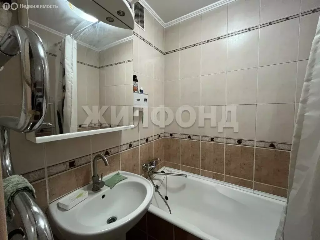 3-комнатная квартира: Кемерово, улица Терешковой, 2 (69.6 м) - Фото 0