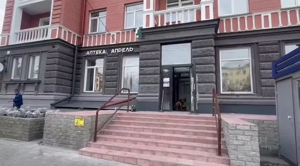 Помещение свободного назначения в Алтайский край, Барнаул просп. ... - Фото 1