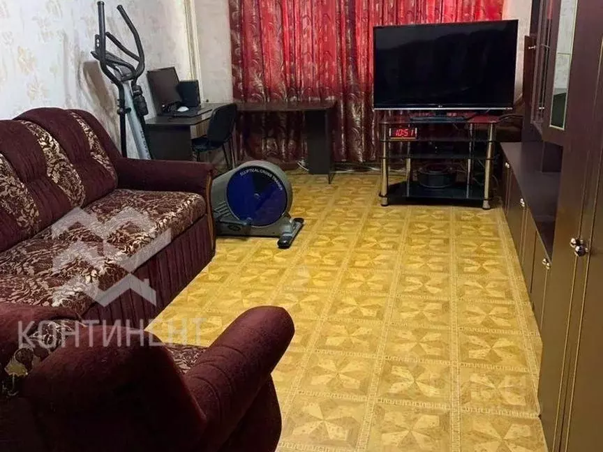 3-к кв. Крым, Черноморское пгт ул. Димитрова, 15 (74.0 м) - Фото 0