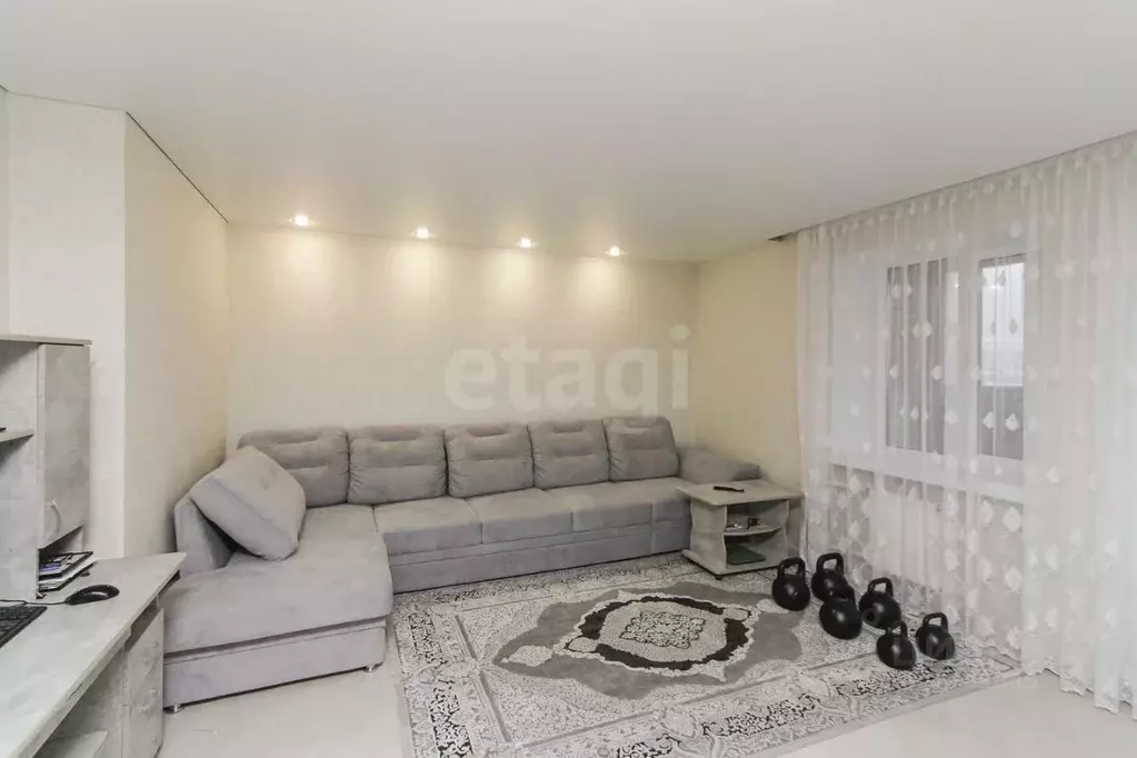 2-к кв. Тюменская область, Тюмень Кремлевская ул., 114 (70.3 м) - Фото 1