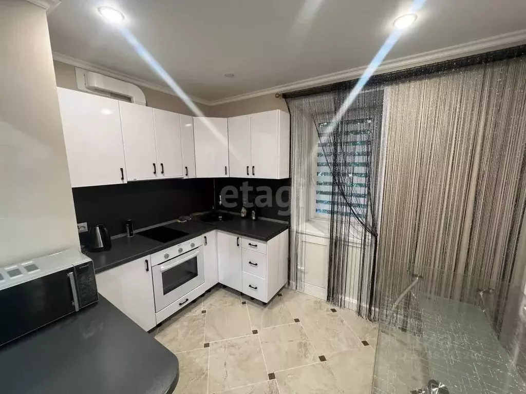 2-к кв. Тюменская область, Тюмень Амурская ул., 68 (50.0 м) - Фото 1