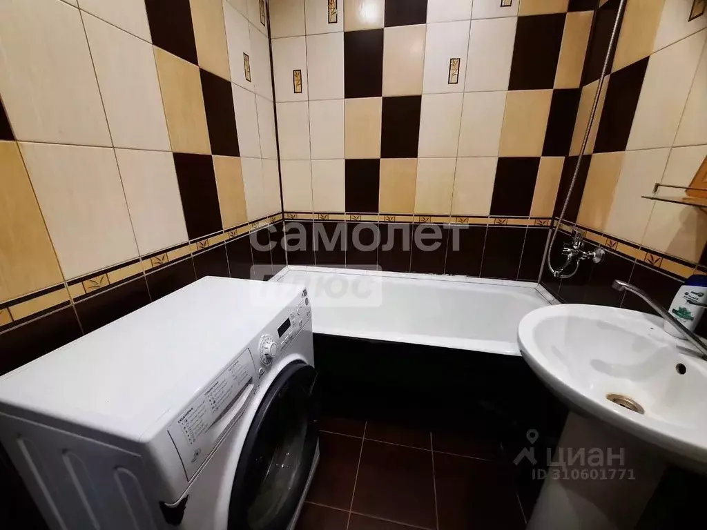 2-к кв. Хабаровский край, Комсомольск-на-Амуре ул. Дзержинского, 11 ... - Фото 1