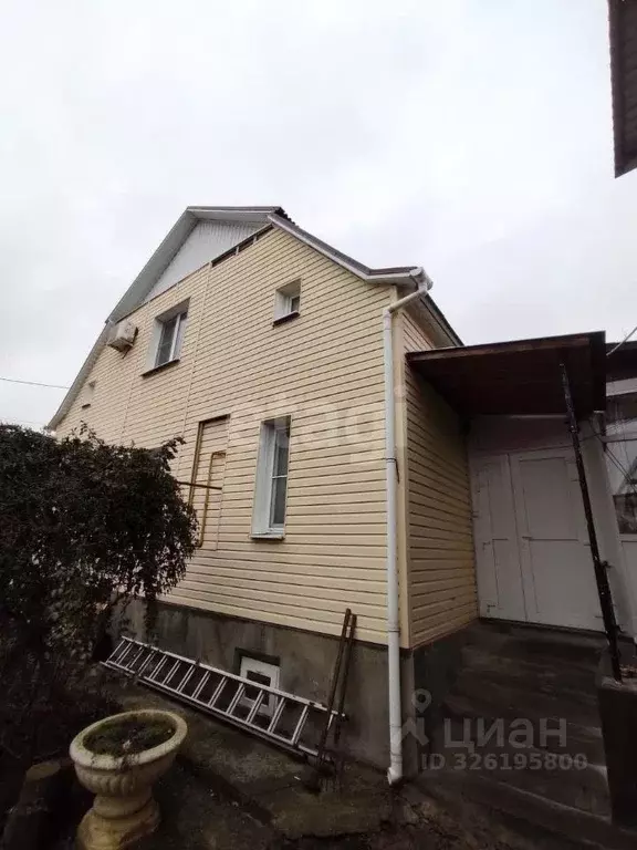 Дом в Краснодарский край, Ейск ул. Центральная (150 м) - Фото 1