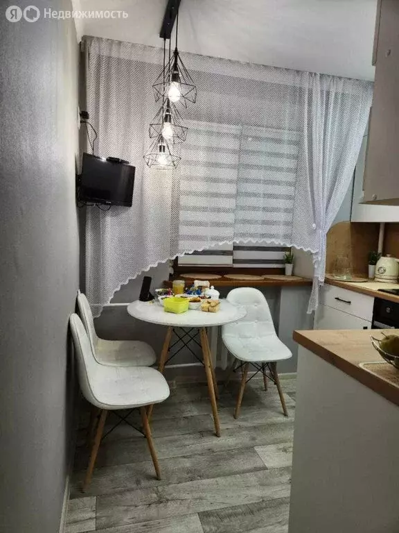 3-комнатная квартира: Туймазы, улица Комарова, 22 (58 м) - Фото 1