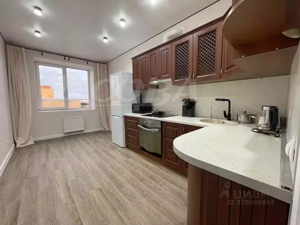 3-к кв. Тюменская область, Тюмень ул. 50 лет Октября, 75к4 (91.3 м) - Фото 1