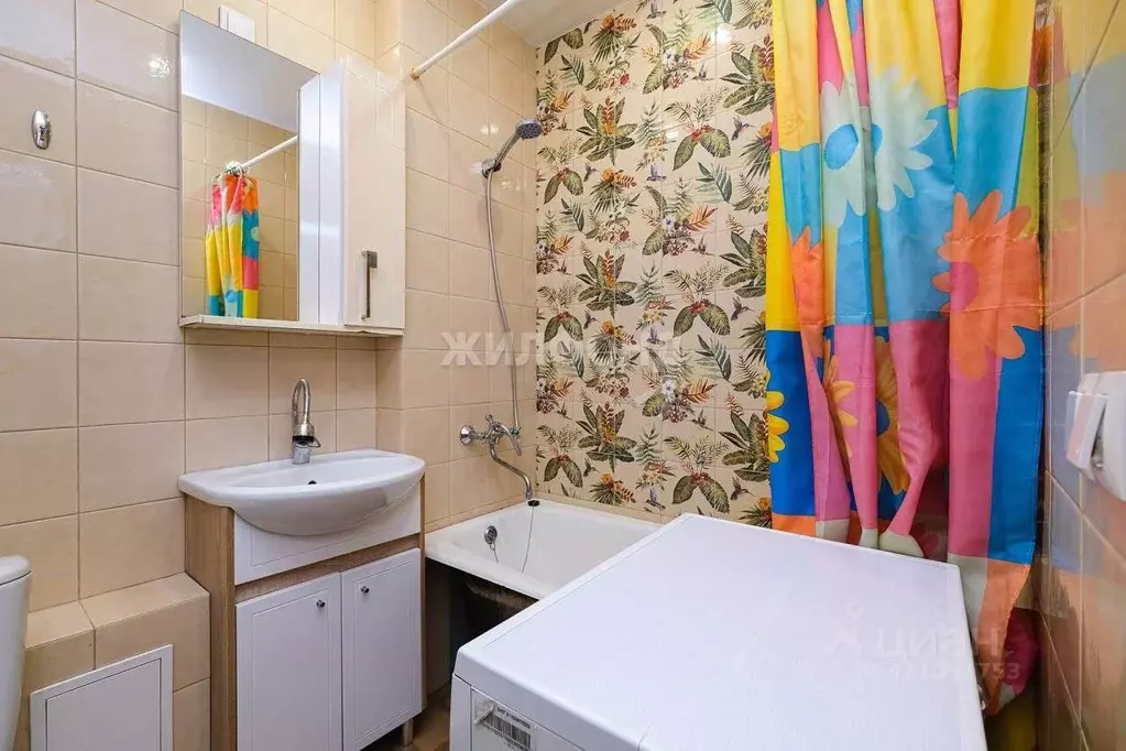 4-к кв. Новосибирская область, Новосибирск ул. Серафимовича, 1/1 (85.0 ... - Фото 1