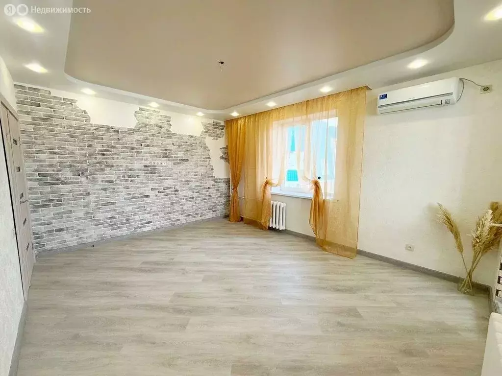 4-комнатная квартира: Оренбург, проспект Победы, 176 (91.6 м) - Фото 1