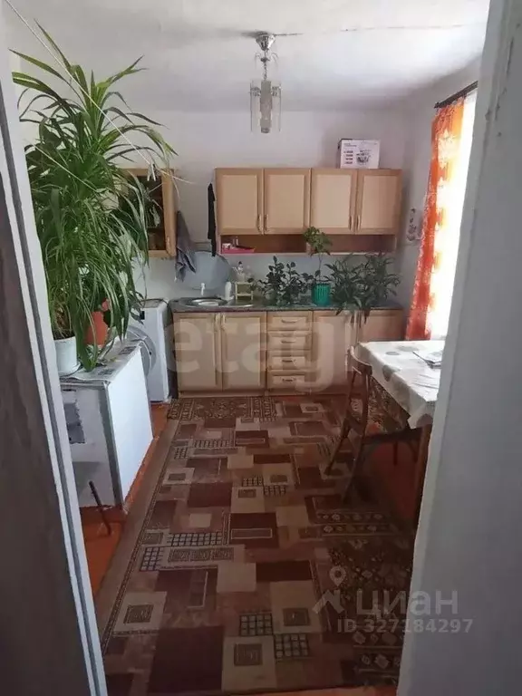 Дом в Калмыкия, Приютненский район, пос. Первомайский Пионерская ул., ... - Фото 1