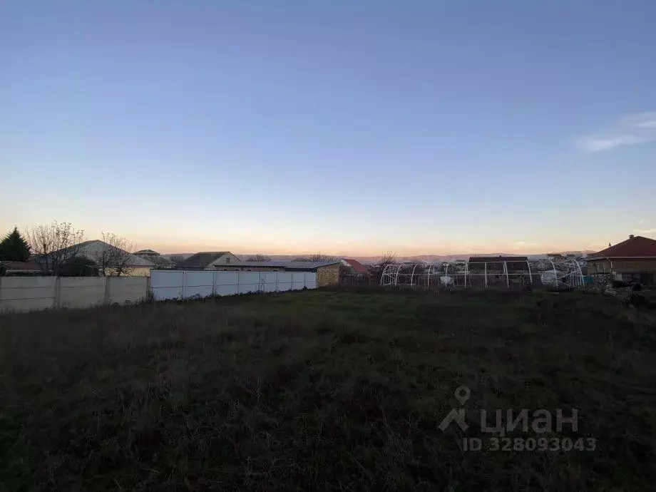 Участок в Крым, Симферопольский район, Добровское с/пос, с. Пионерское ... - Фото 2