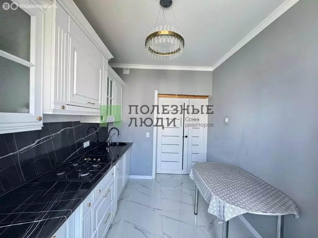 4-комнатная квартира: Астрахань, улица Медиков, 5 (87.7 м) - Фото 0