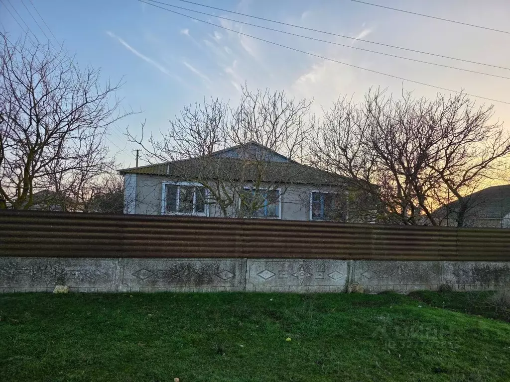 Дом в Крым, Сакский район, Веселовское с/пос, с. Наташино ул. Гагарина ... - Фото 1